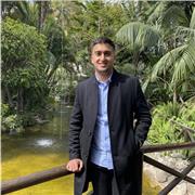 Ingeniero trabajando a distancia en una empresa de Londres, ofrece clases de inglés nativo para estudiantes y profesionales de Málaga